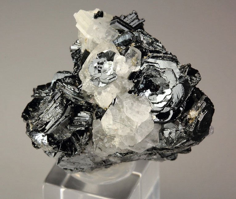 ILMENITE rose, ALBITE