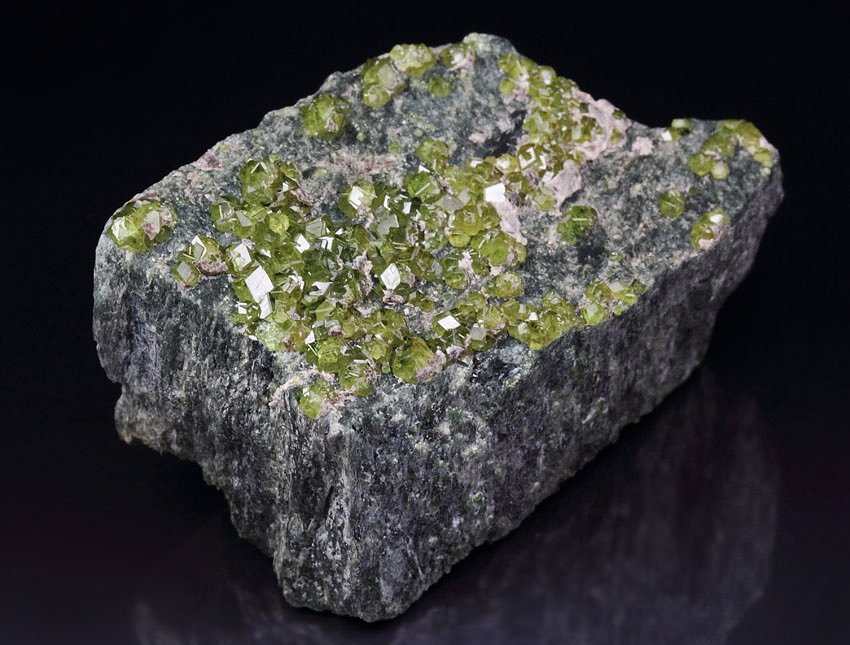 gem GARNET var. ANDRADITE var. DEMANTOID