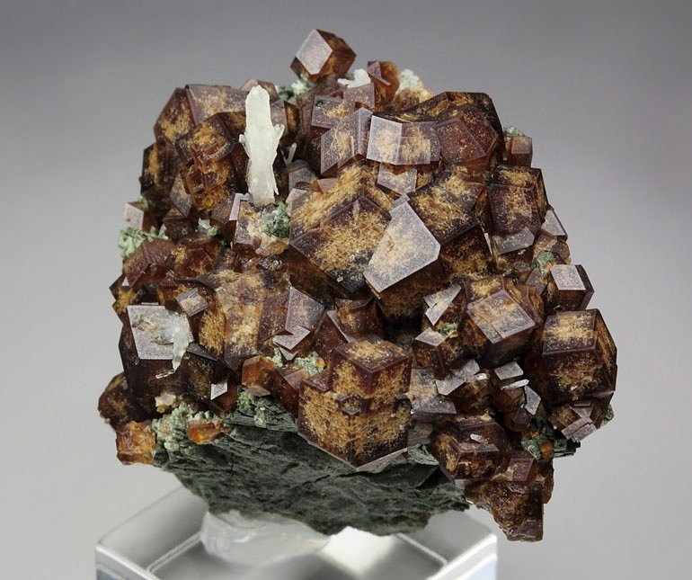 GARNET var. ANDRADITE, HEDENBERGITE, QUARTZ