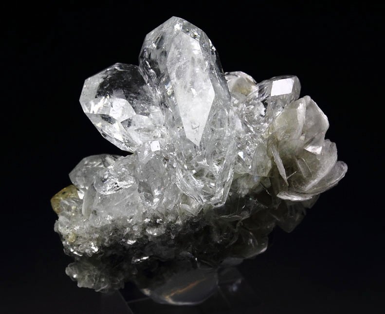 gem BERYL var. GOSHENITE, MUSCOVITE, SCHEELITE