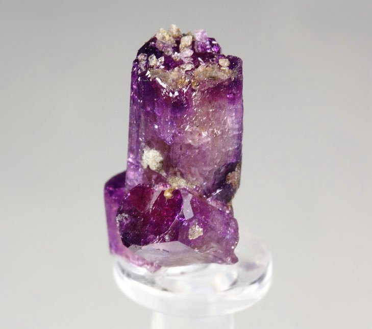 VESUVIANITE var. MANGANOAN, GARNET var. GROSSULAR