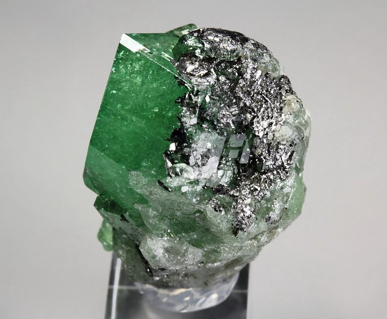 gem GARNET var. GROSSULAR var. TSAVORITE