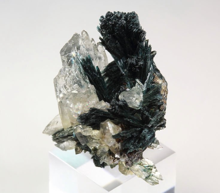 GORMANITE, QUARTZ, SIDERITE