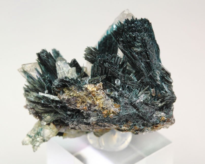 GORMANITE, QUARTZ, SIDERITE