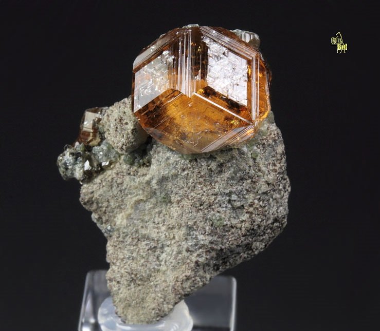 gem GARNET var. GROSSULAR