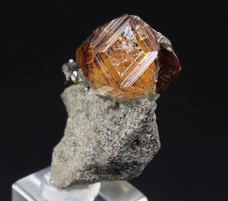 gem GARNET var. GROSSULAR