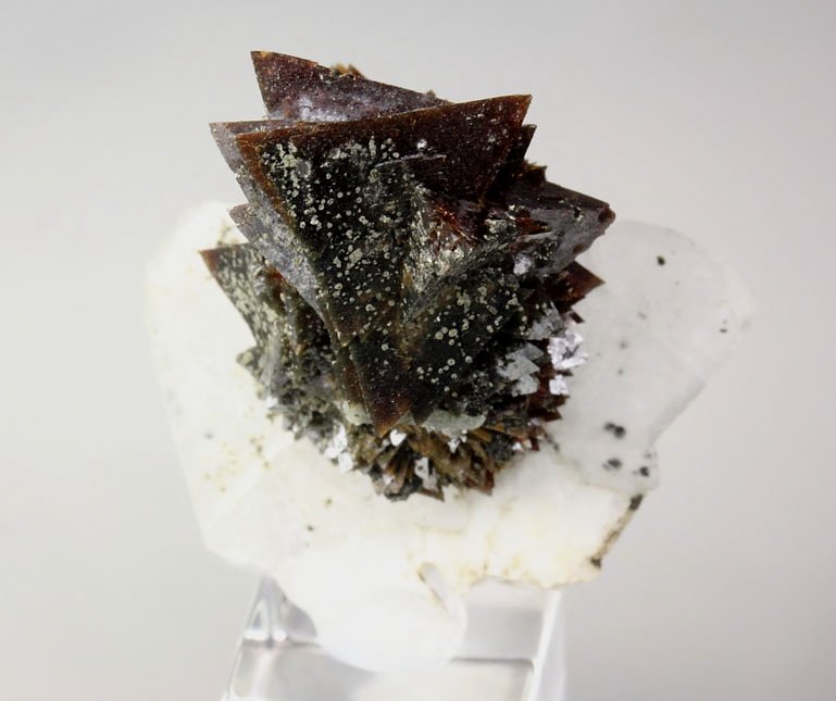 HELVINE (HELVITE), GENTHELVITE, CALCITE