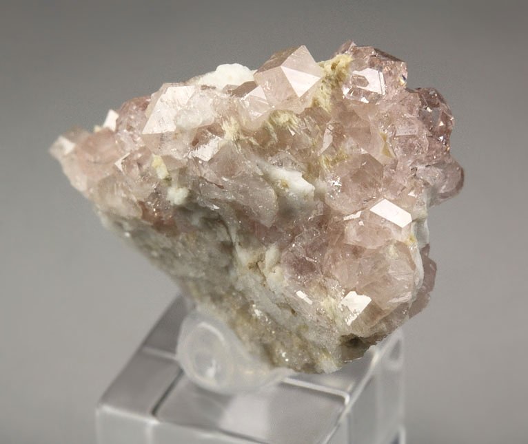 gem PINK GARNET var. GROSSULAR