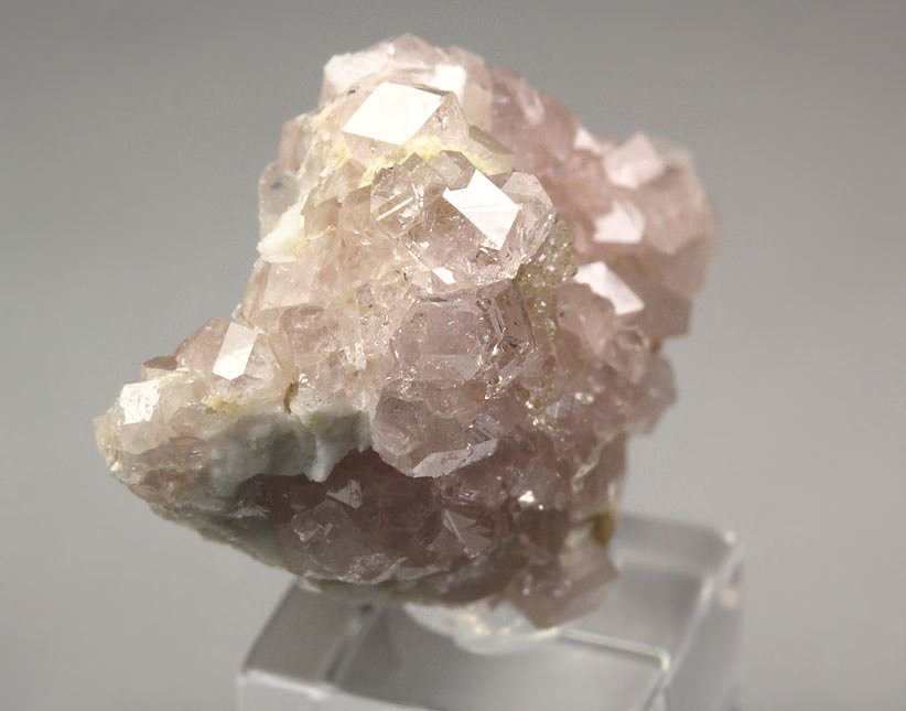 gem PINK GARNET var. GROSSULAR