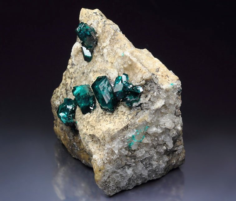 gem DIOPTASE, CALCITE