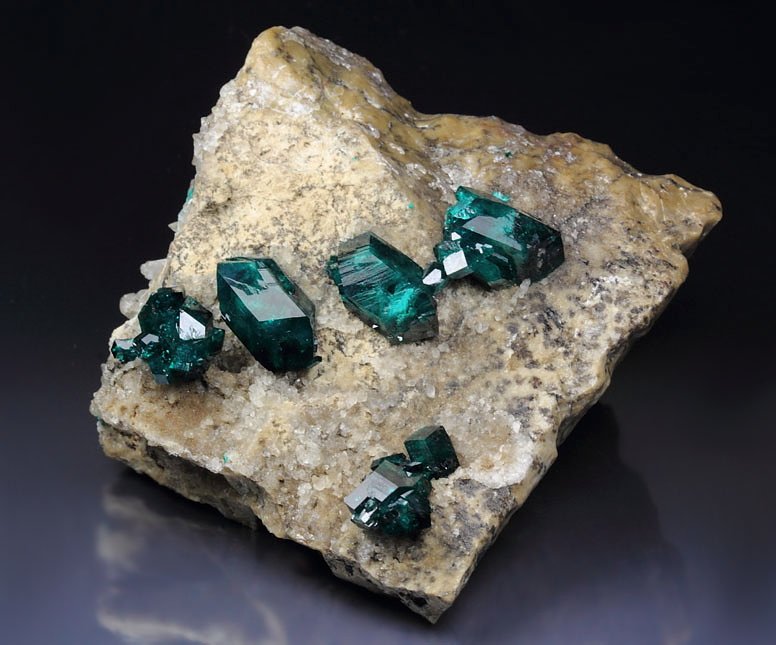 gem DIOPTASE, CALCITE