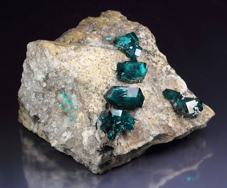 gem DIOPTASE, CALCITE