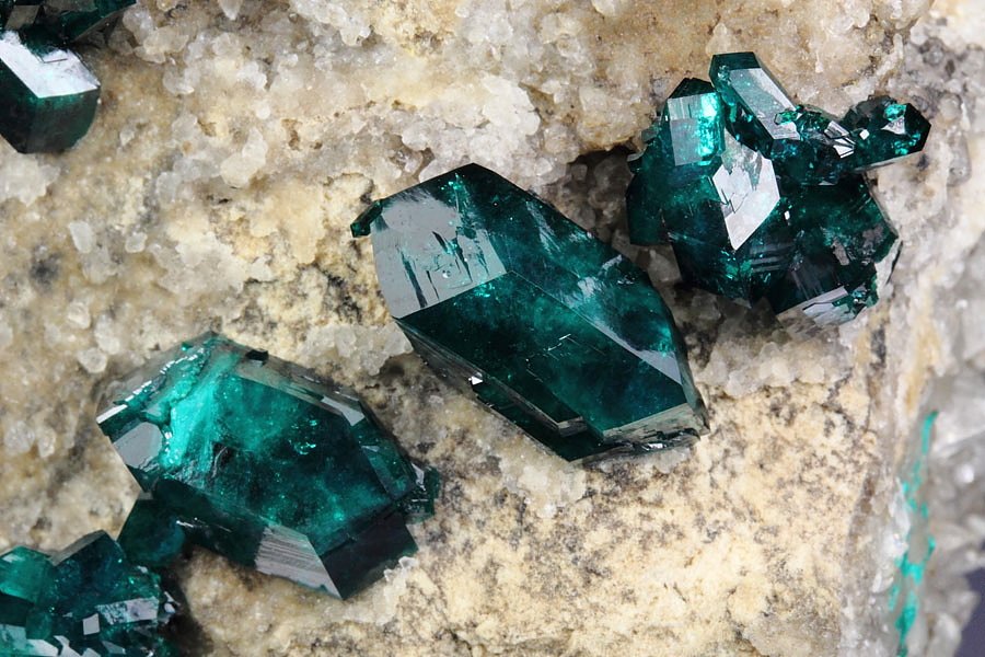 gem DIOPTASE, CALCITE