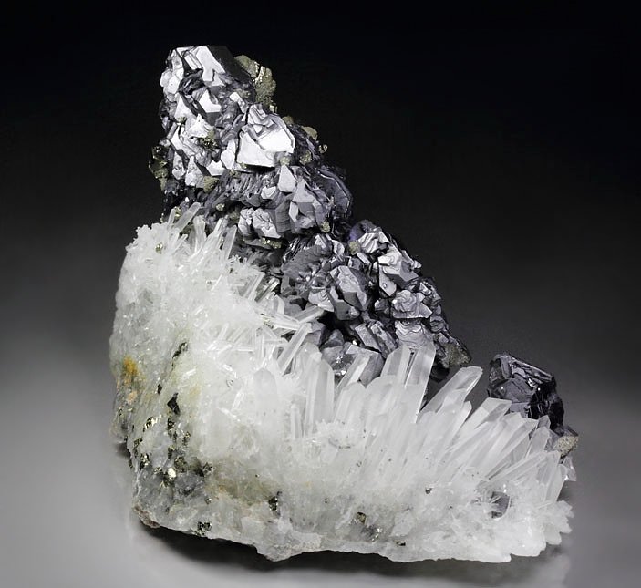 GALENA - SPINEL LAW TWIN, QUARTZ, PYRITE