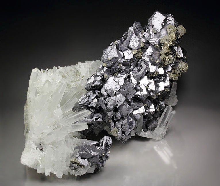 GALENA - SPINEL LAW TWIN, QUARTZ, PYRITE