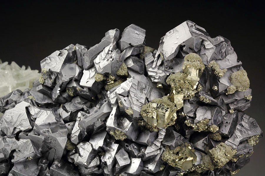 GALENA - SPINEL LAW TWIN, QUARTZ, PYRITE