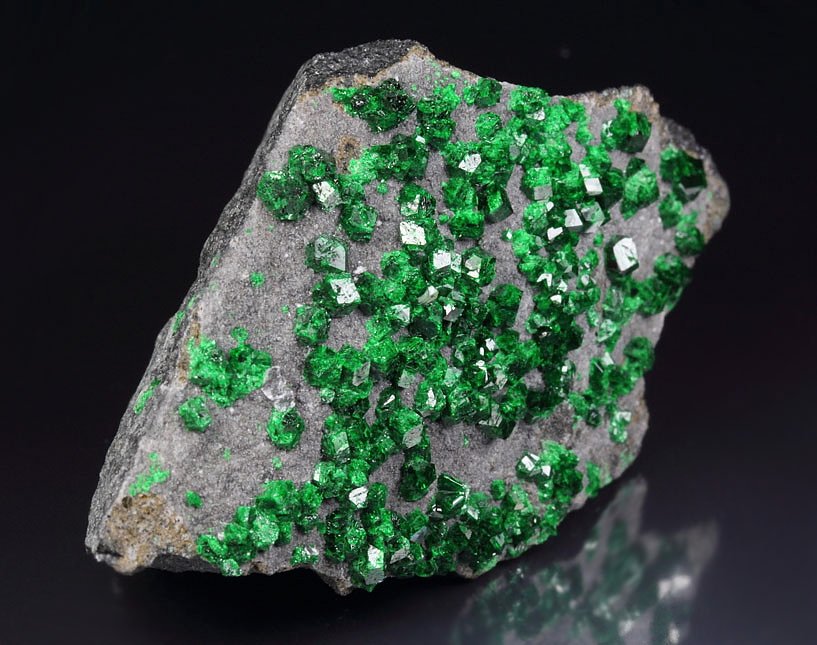 GARNET var. UVAROVITE