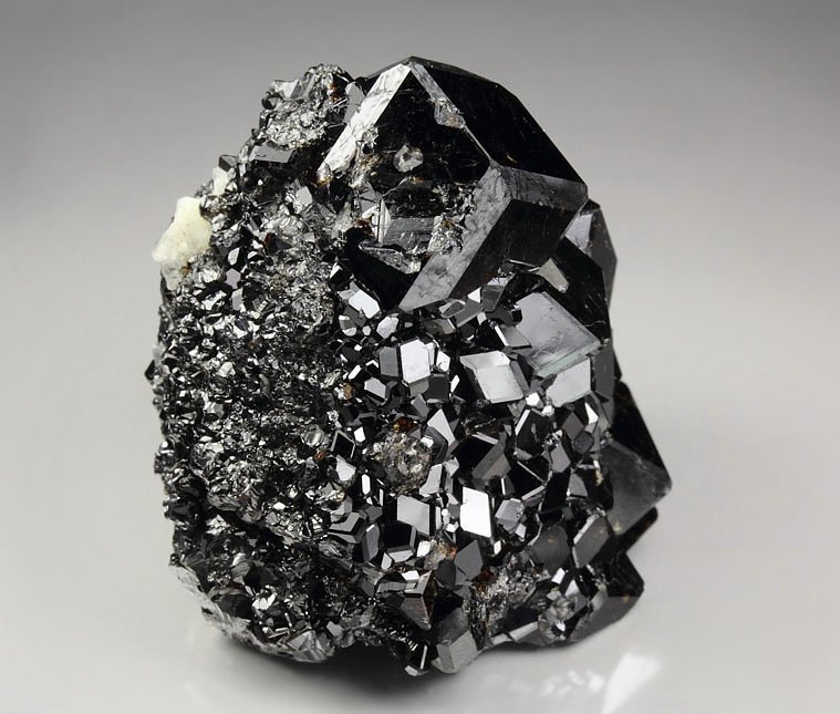 GARNET var. ANDRADITE var. MELANITE