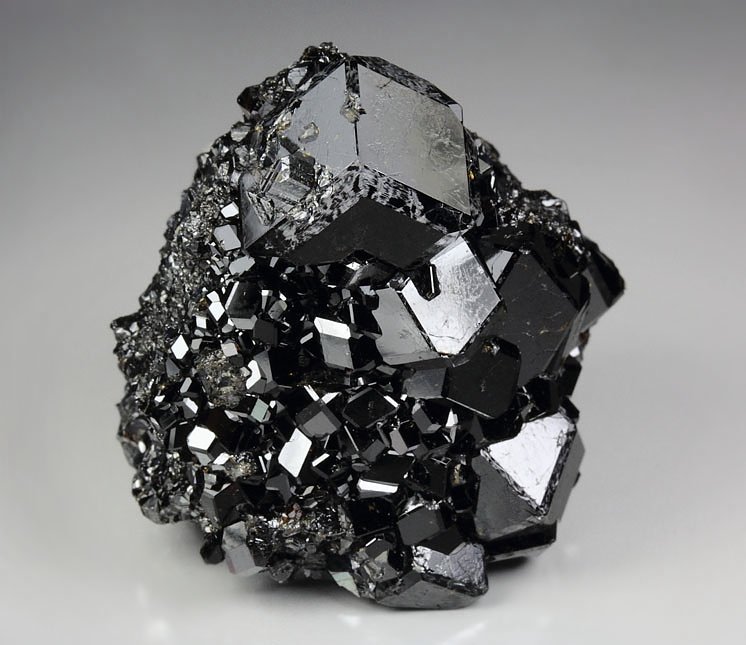 GARNET var. ANDRADITE var. MELANITE