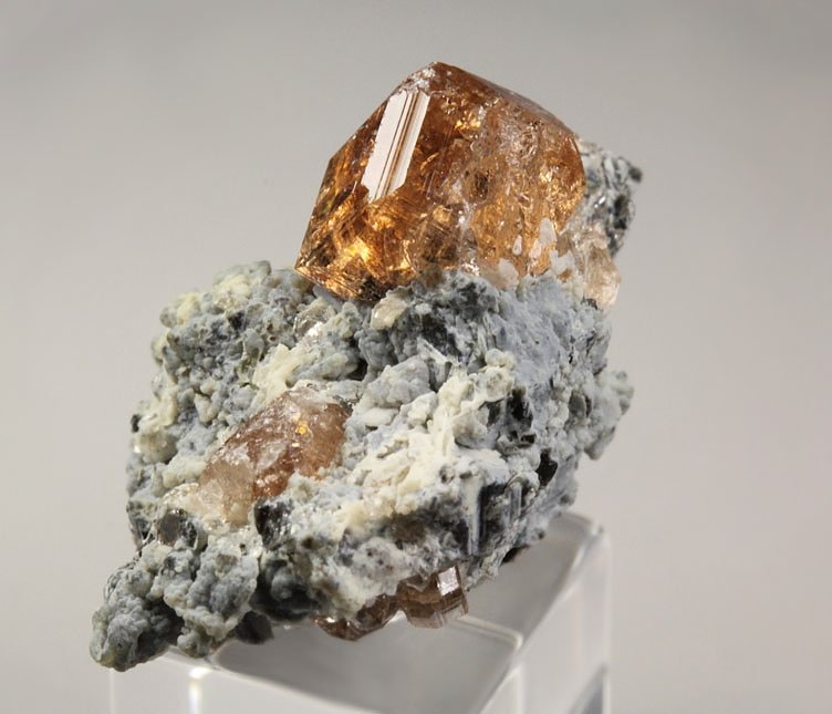 gem GARNET var. GROSSULAR