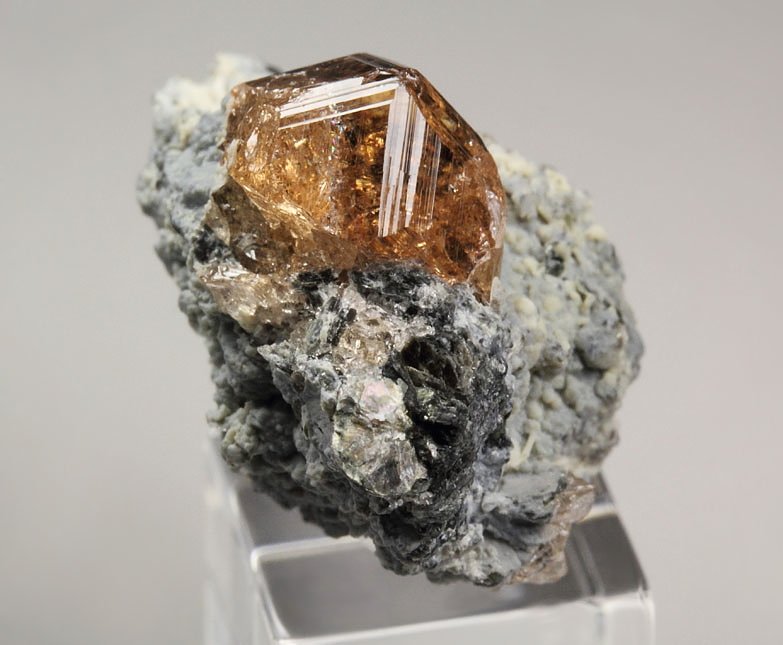 gem GARNET var. GROSSULAR