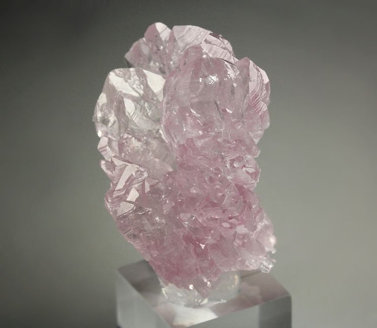 bi-terminated QUARTZ var. ROSE QUARTZ