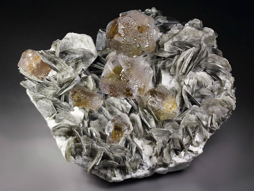 FLUORITE, MUSCOVITE, BERYL var. AQUAMARINE