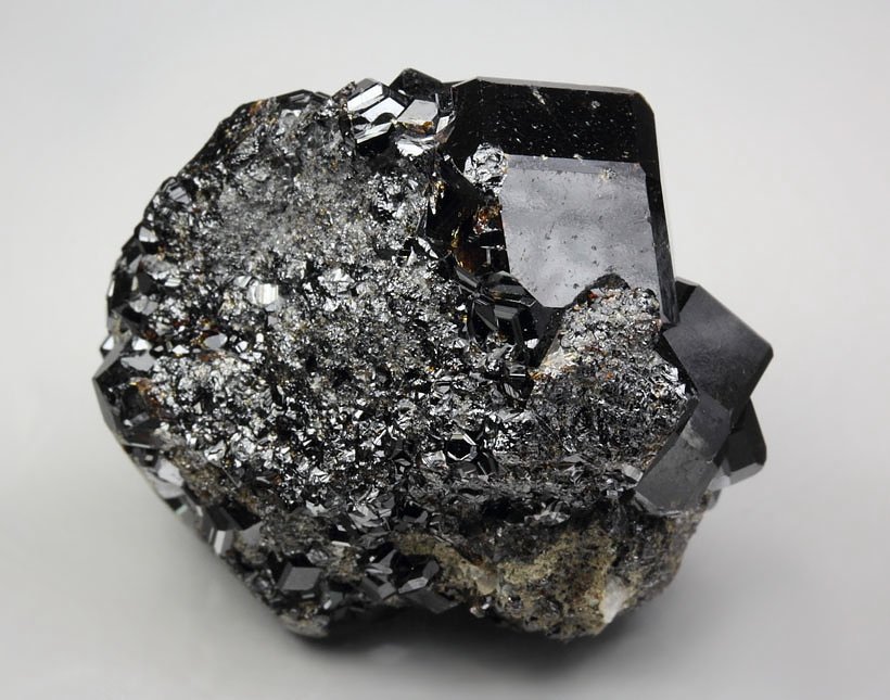 GARNET var. ANDRADITE var. MELANITE