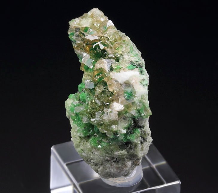 gem GARNET var. GROSSULAR with GREEN CHROMIAN PHANTOMS