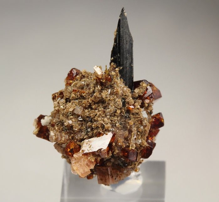 gemmy MANGANONEPTUNITE, CATAPLEIITE pseudomorph after SODALITE, AEGIRINE, SERANDITE