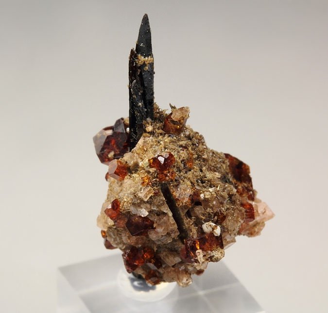 gemmy MANGANONEPTUNITE, CATAPLEIITE pseudomorph after SODALITE, AEGIRINE, SERANDITE