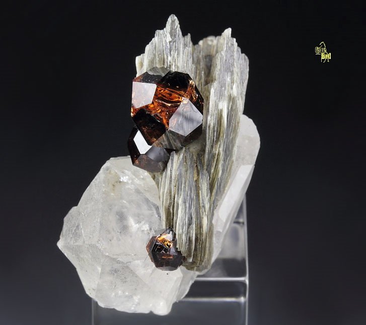 gem GARNET var. SPESSARTINE, MUSCOVITE, QUARTZ
