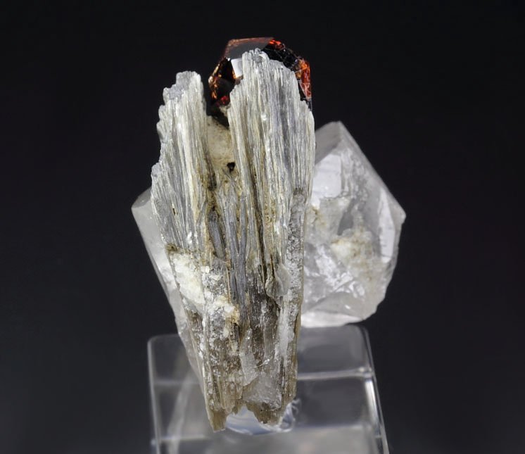 gem GARNET var. SPESSARTINE, MUSCOVITE, QUARTZ