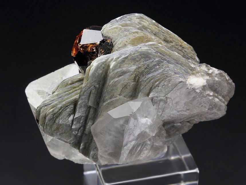 gem GARNET var. SPESSARTINE, MUSCOVITE, QUARTZ