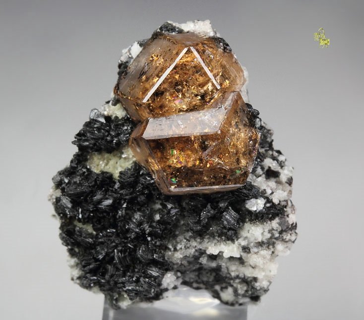 gem GARNET var. GROSSULAR, CLINOCHLORE