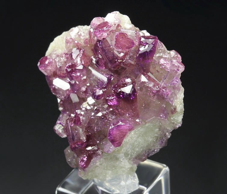 gem VESUVIANITE var. MANGANOAN