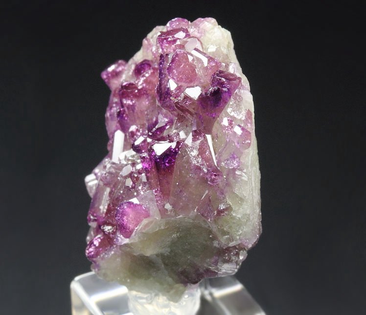 gem VESUVIANITE var. MANGANOAN