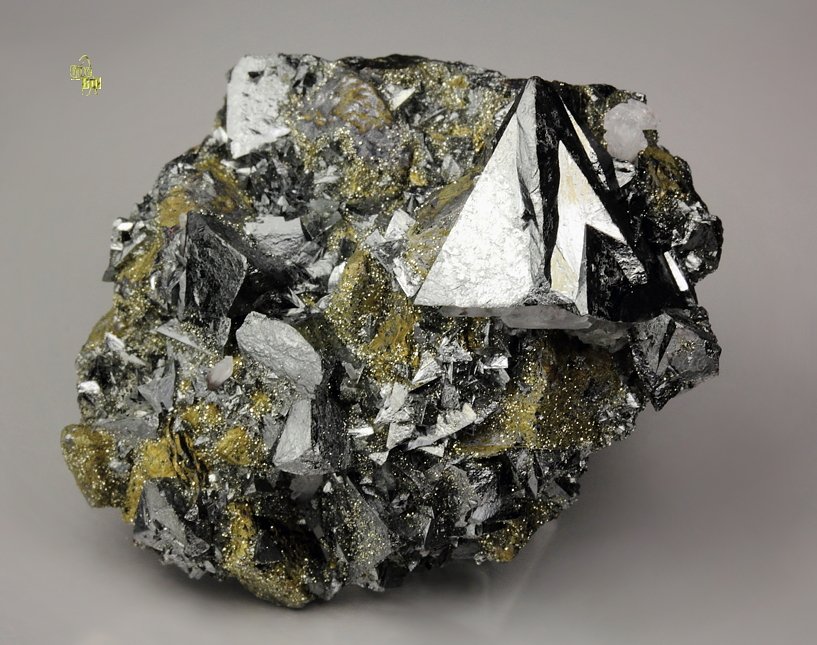 twinned TETRAHEDRITE, CHALCOPYRITE, PYRITE, QUARTZ