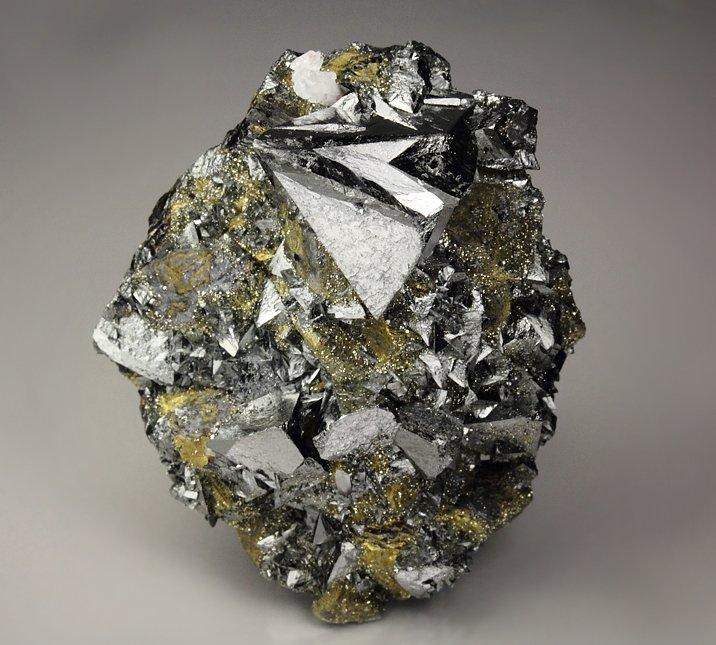 twinned TETRAHEDRITE, CHALCOPYRITE, PYRITE, QUARTZ