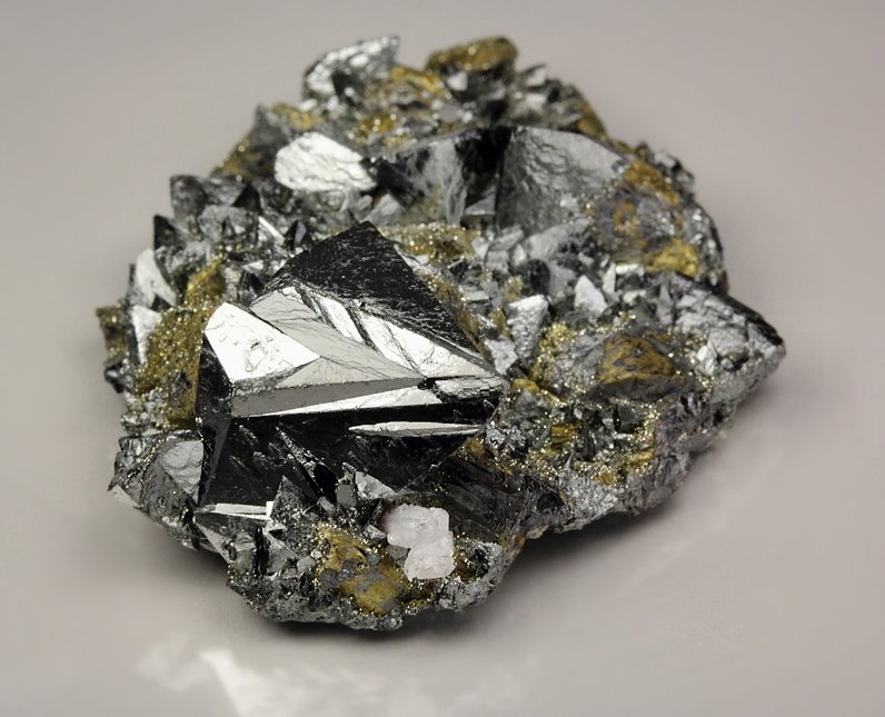 twinned TETRAHEDRITE, CHALCOPYRITE, PYRITE, QUARTZ