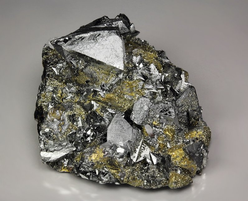 twinned TETRAHEDRITE, CHALCOPYRITE, PYRITE, QUARTZ