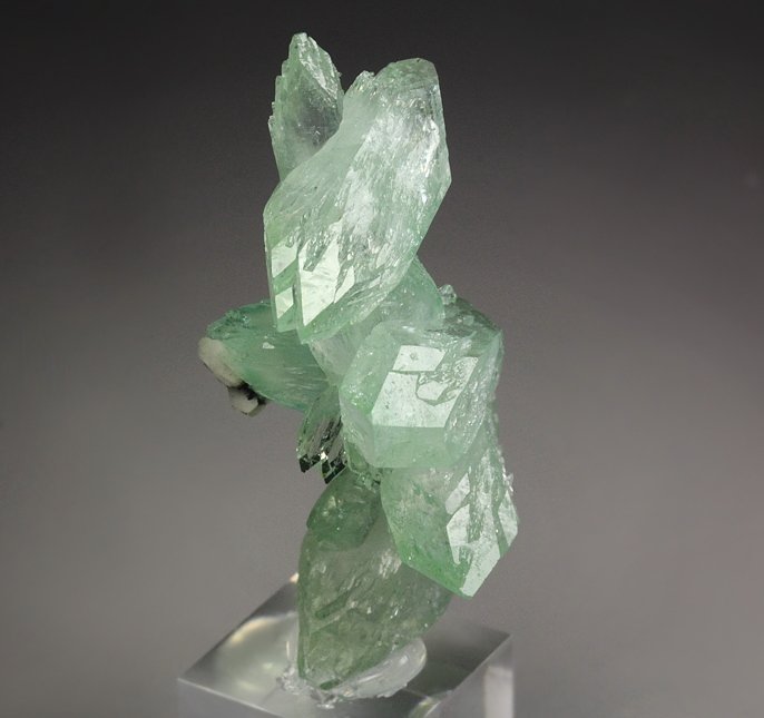 gemmy FLUORAPOPHYLLITE-(K)  bi-terminated