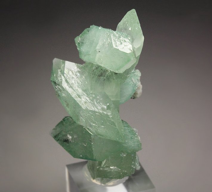 gemmy FLUORAPOPHYLLITE-(K)  bi-terminated