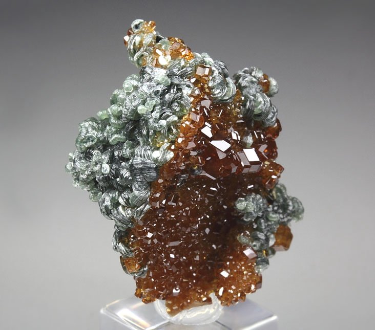 gem GARNET var. HESSONITE, CLINOCHLORE