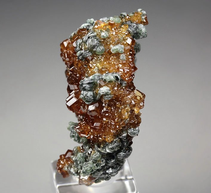 gem GARNET var. HESSONITE, CLINOCHLORE