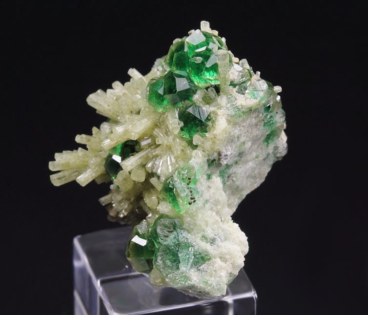 gem GARNET var. GROSSULAR var. CHROMIAN, DIOPSIDE