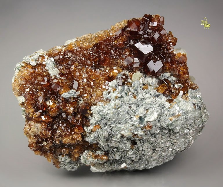 gem GARNET var. HESSONITE, CLINOCHLORE