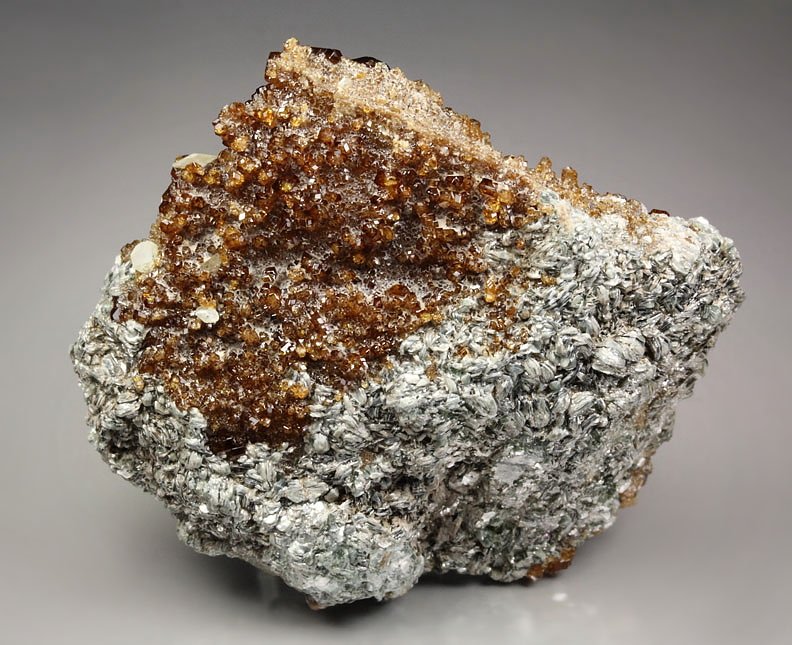 gem GARNET var. HESSONITE, CLINOCHLORE