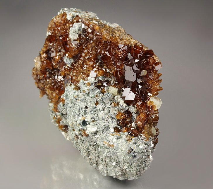 gem GARNET var. HESSONITE, CLINOCHLORE