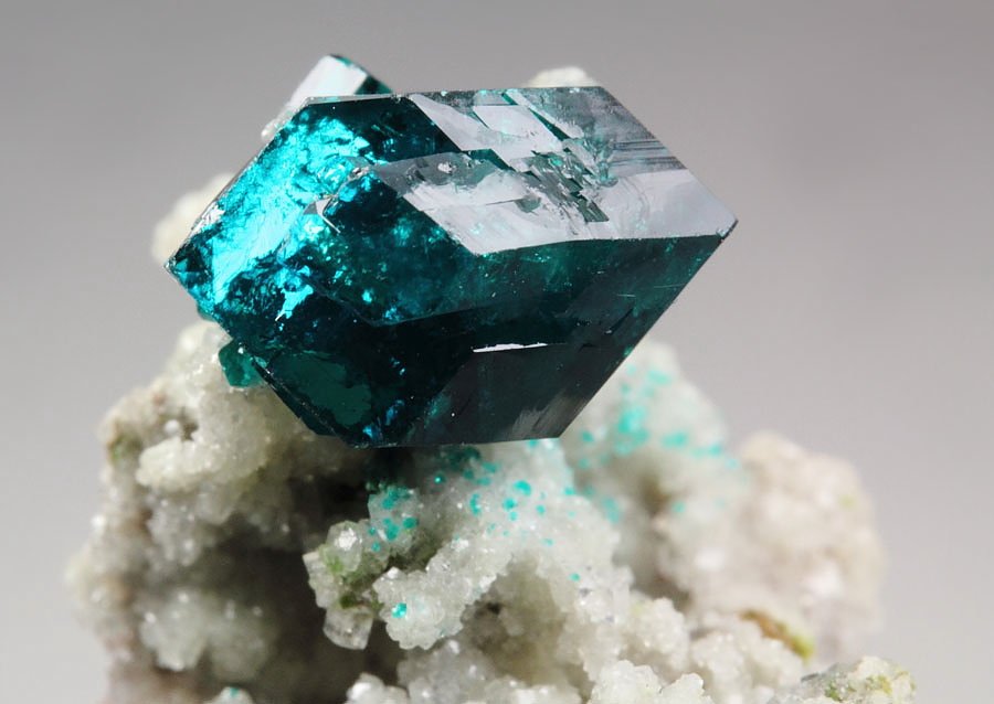 gem DIOPTASE, CALCITE